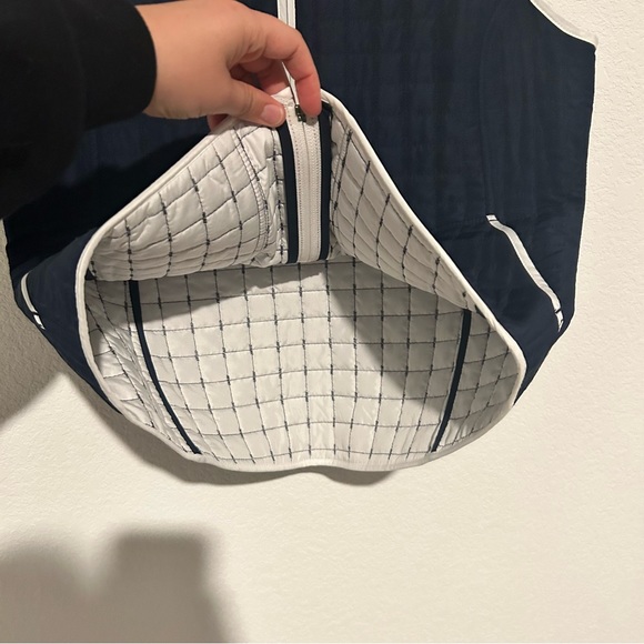 New COLDWATER CREEK Small Reversible Quilted Vest Navy Blue White Pockets Thin - Picture 9 of 10